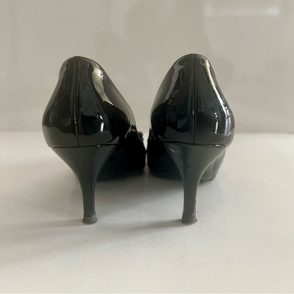 Salvatore Ferragamo Black Patent Leather Vara Bow Pumps Size 6 - Picture 4 of 12